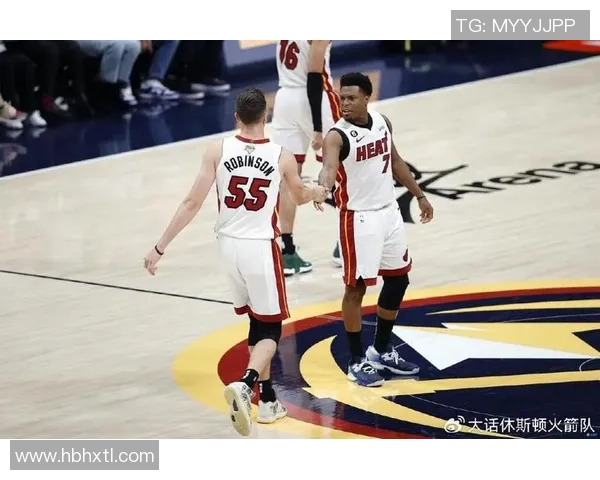 火箭队与热火队激战第4节精彩瞬间回顾与赛后分析 火箭队与热火队激战第4节精彩瞬间回顾与赛后分析